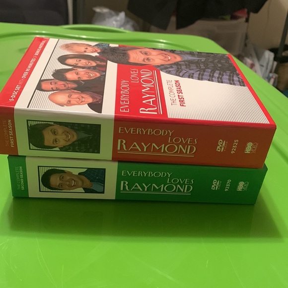 Everybody Loves Raymond DVDs. Complete seasons 1 & 2 - Picture 2 of 3